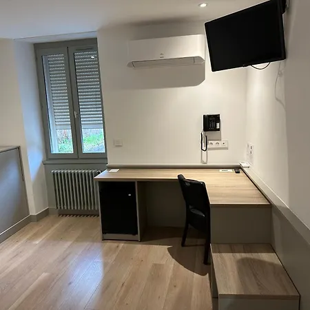 Logis Du Fer A Cheval Szálloda