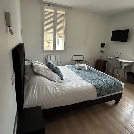 Logis Du Fer A Cheval Hotel 2*